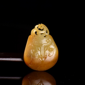 籽料和田玉黄沁守护吊坠