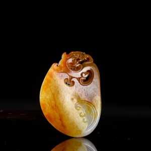 籽料和田白玉龙牌吊坠