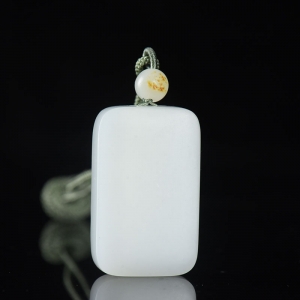 籽料和田白玉无事牌吊坠