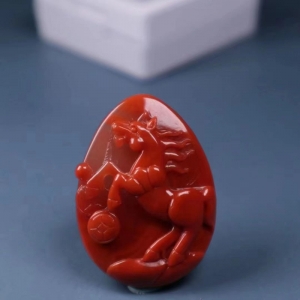 柿子红南红马到成功吊坠