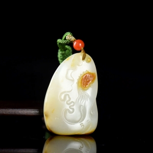 籽料和田白玉连年有余吊坠