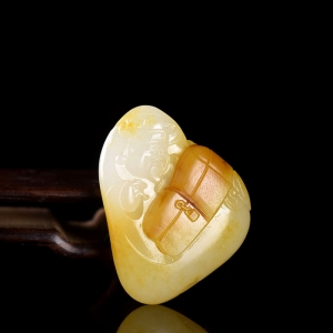 籽料和田白玉天降财富吊坠