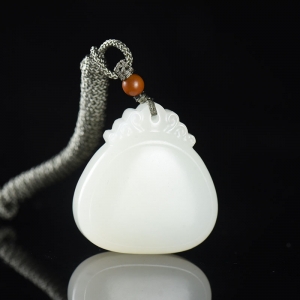 山流水料和田白玉无事牌吊坠
