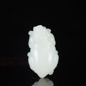 山流水料和田白玉貔貅吊坠