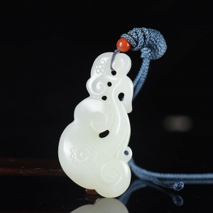 籽料和田白玉如意吊坠