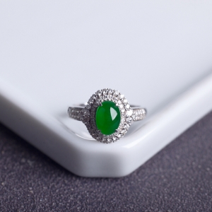 18K糯冰种阳绿翡翠戒指