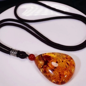 花珀琥珀水滴吊坠