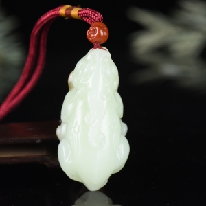 山料和田白玉貔貅吊坠