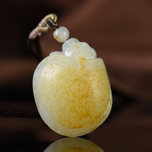 籽料和田白玉龙龟吊坠