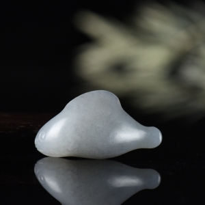 籽料和田玉青花年年有余吊坠