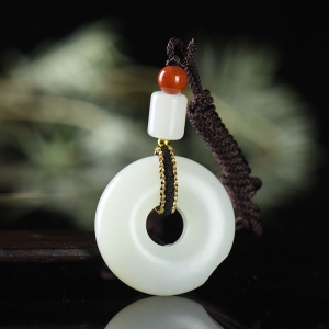 籽料和田白玉平安环吊坠