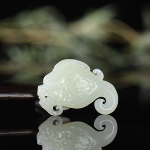 籽料和田白玉鱼化龙吊坠