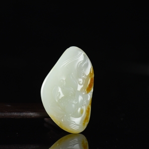 籽料和田白玉荷塘清趣吊坠