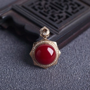 18K阿卡牛血红珊瑚圆形吊坠