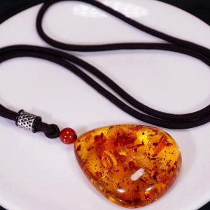 花珀琥珀水滴吊坠