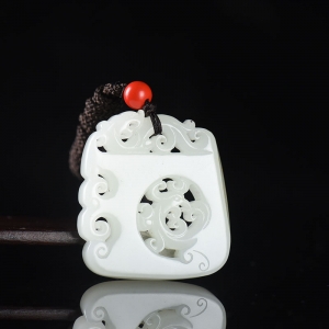 籽料和田白玉仿古龙凤吊坠