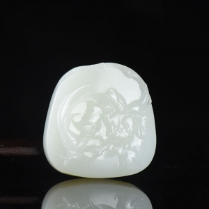 籽料和田白玉喜上眉梢吊坠