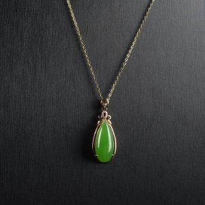 18K山料和田碧玉水滴吊坠