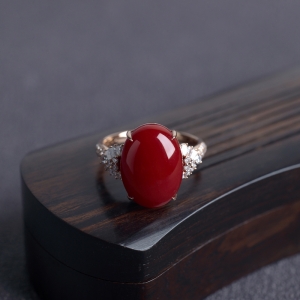 18K阿卡牛血红珊瑚戒指