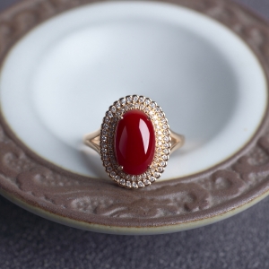 18K阿卡牛血红珊瑚戒指