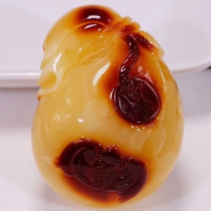 带皮鸡油黄蜜蜡福袋吊坠