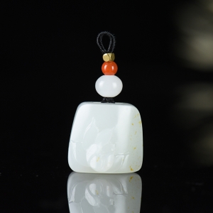 籽料和田白玉荷花吊坠