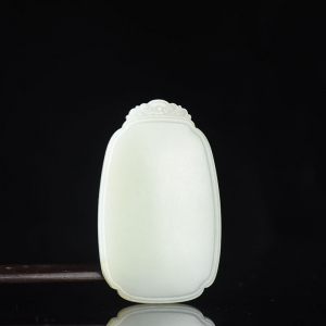 籽料和田白玉无事牌吊坠