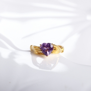 18K紫色碧玺心形戒指