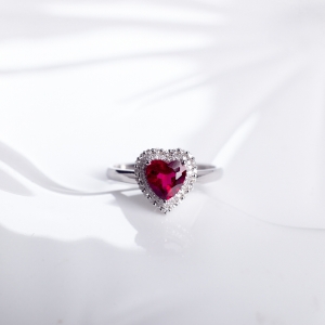 18K红色碧玺心形戒指
