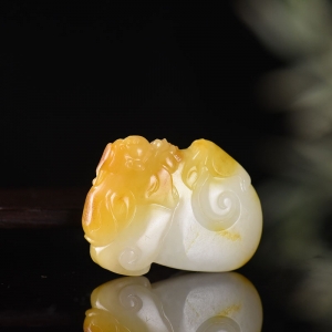 籽料和田玉黄沁善财童子吊坠