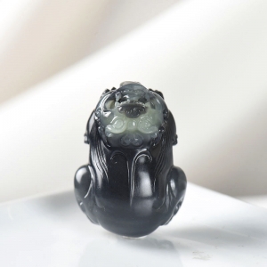 山料和田玉青花貔貅吊坠