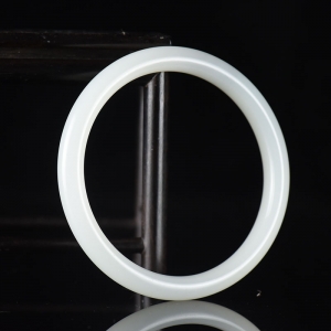 61mm籽料和田白玉圆镯