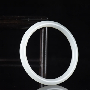 60.5mm籽料和田白玉圆镯