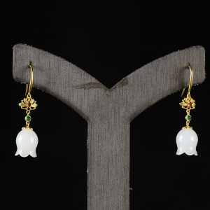 18K籽料和田白玉铃兰耳坠