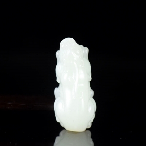 籽料和田白玉貔貅吊坠