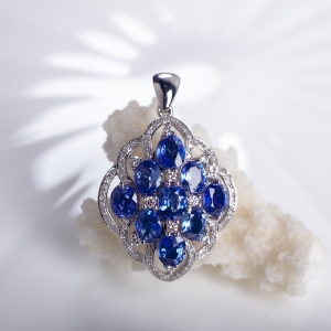 18K蓝色蓝宝石吊坠