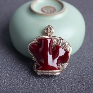 18K阿卡牛血红珊瑚树枝吊坠