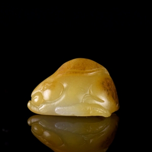 籽料和田玉黄沁兔子吊坠