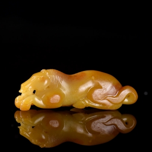 籽料和田玉黄沁马到成功吊坠