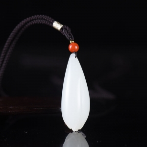 籽料和田白玉玉兰花吊坠