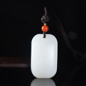 籽料和田白玉无事牌吊坠