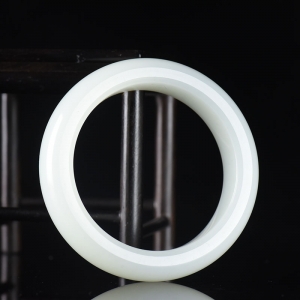 55.5mm籽料和田白玉手镯