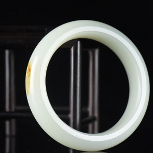 60.5mm籽料和田白玉手镯