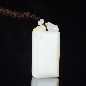 籽料和田白玉节节高无事牌吊坠