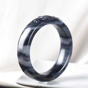 55.5mm籽料和田玉青花手镯