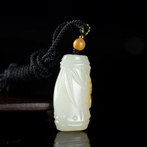籽料和田白玉祝福吊坠