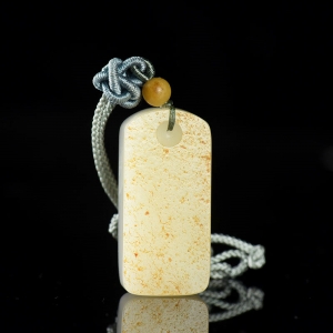 籽料和田白玉无事牌吊坠