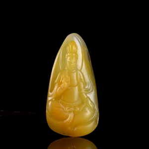 籽料和田玉黄沁观音吊坠