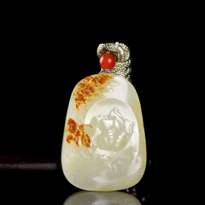 籽料和田白玉蝶恋花吊坠