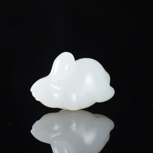 籽料和田白玉兔子吊坠